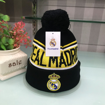 Real Madrid Mütze Bommel Beanie Fan Bommelmütze Fussball Fanartikel Spanien Accessoire Winter Kleidung Zubehör Cap